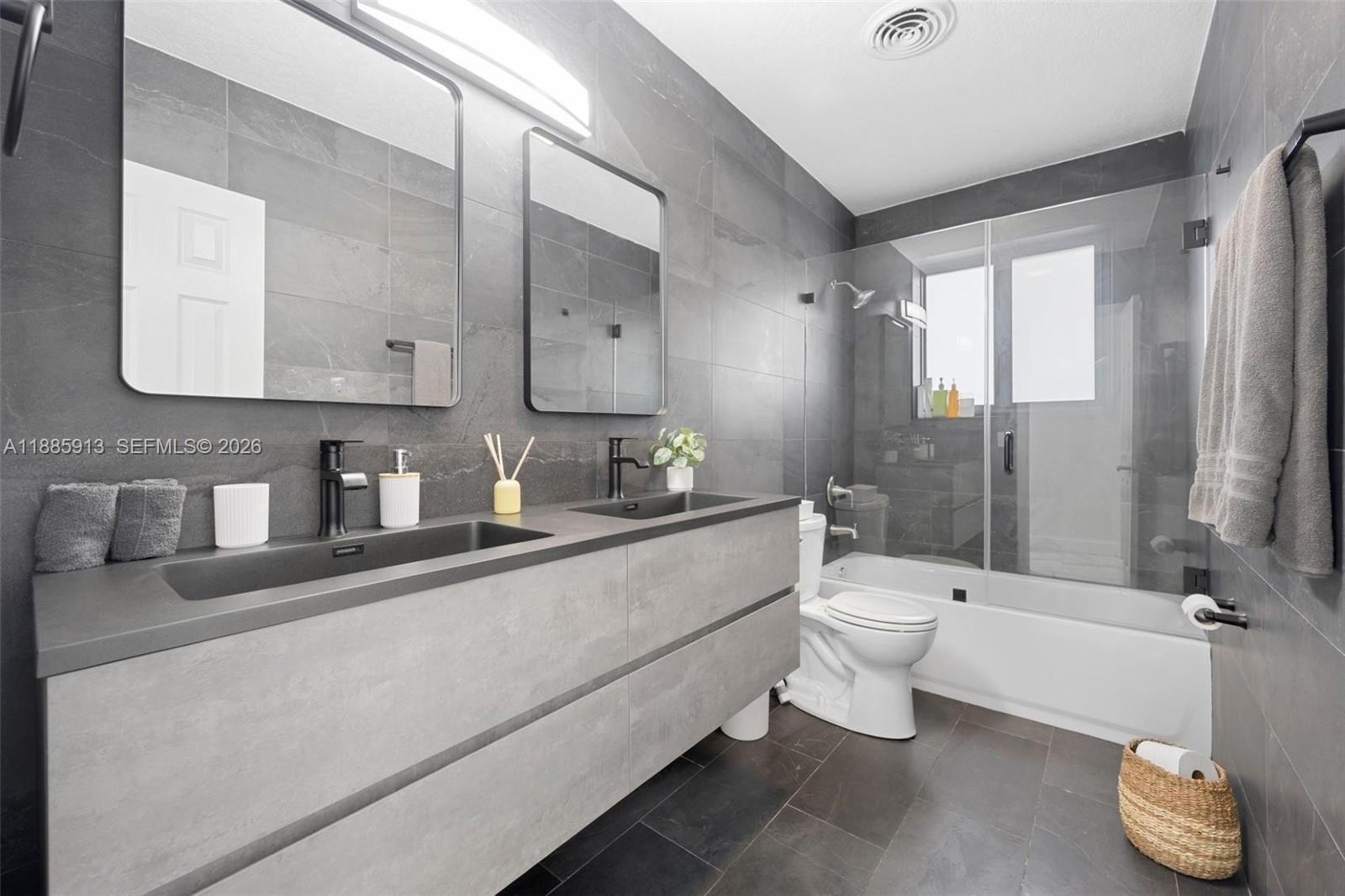 SKY LAKE - Residential