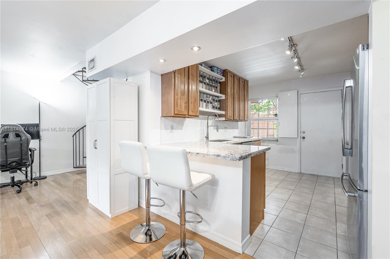 TENNIS CLUB BROOKS CONDO - Residential Lease