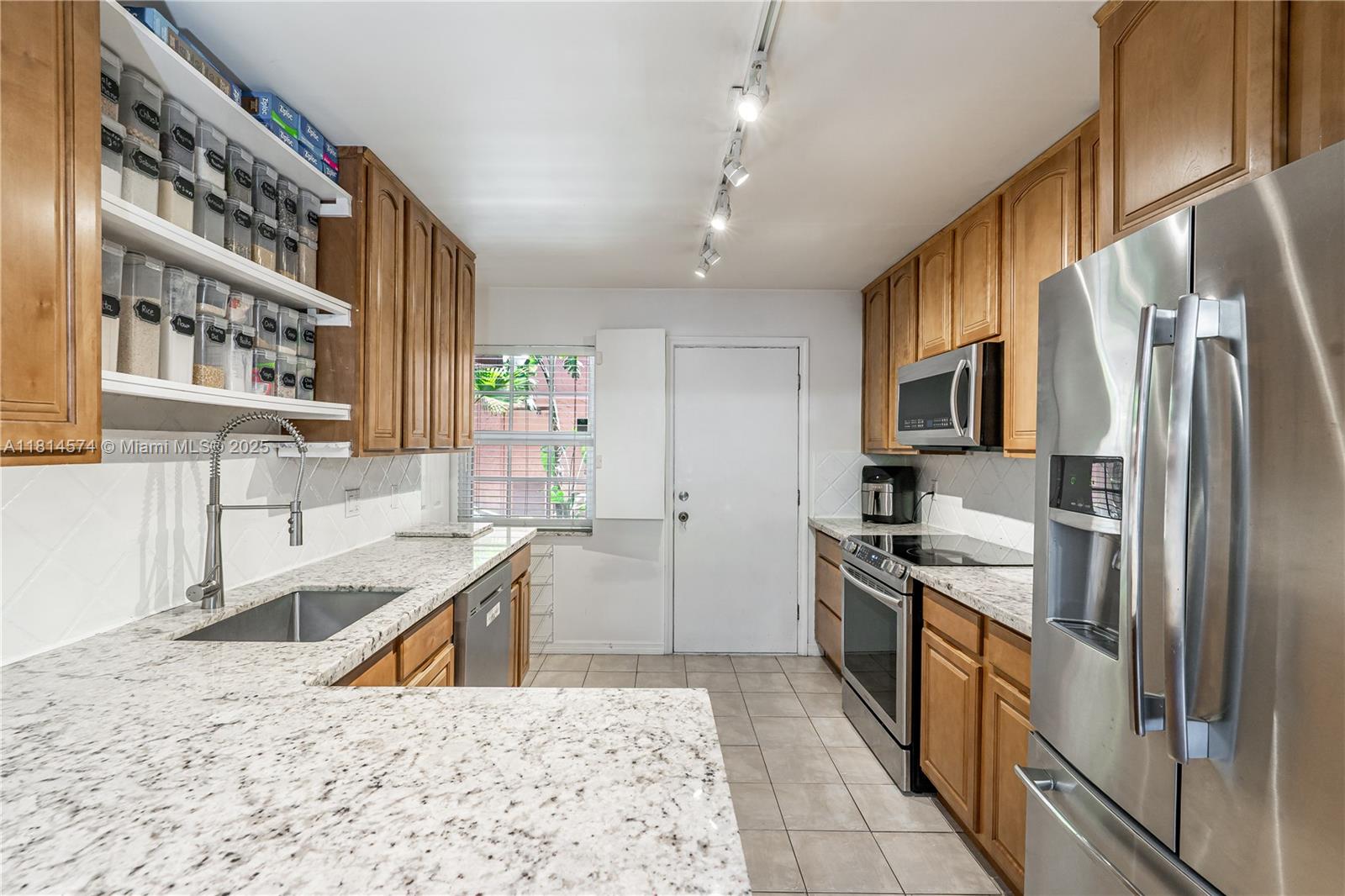 TENNIS CLUB BROOKS CONDO - Residential Lease