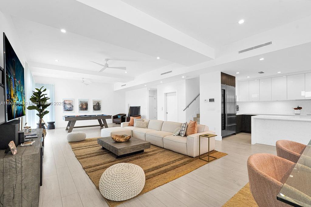 348 Desoto St 348