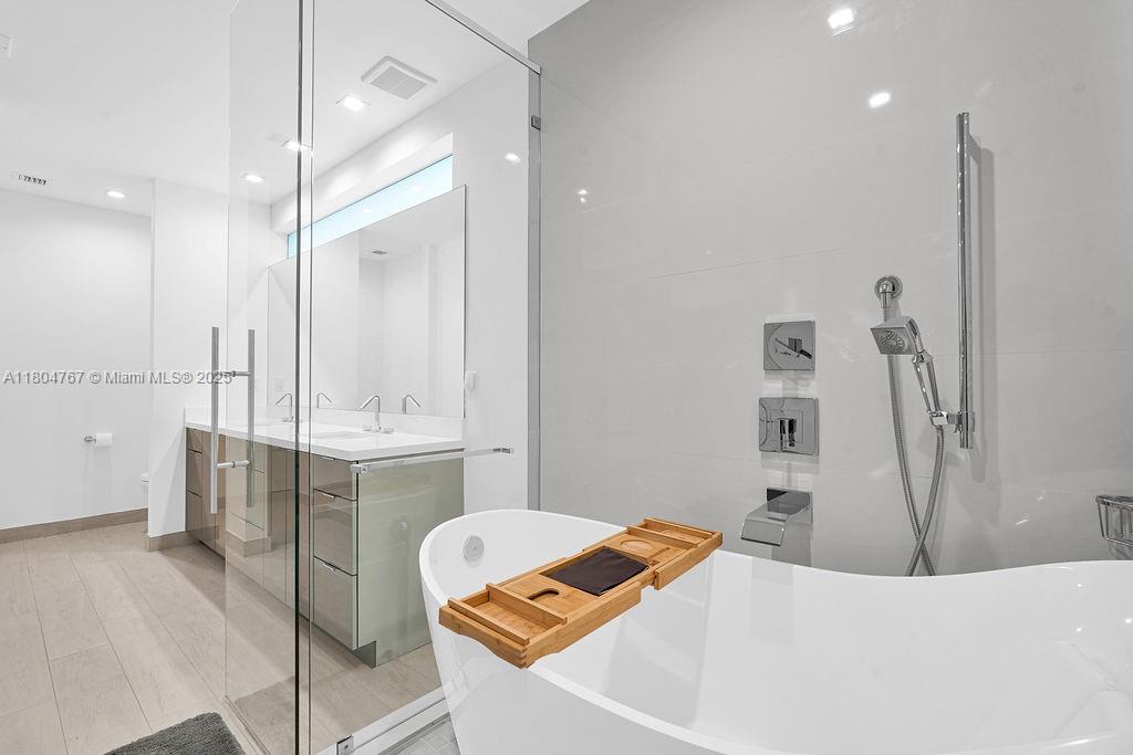 SEASIDE VILLAGE EAST COND - Residential Lease