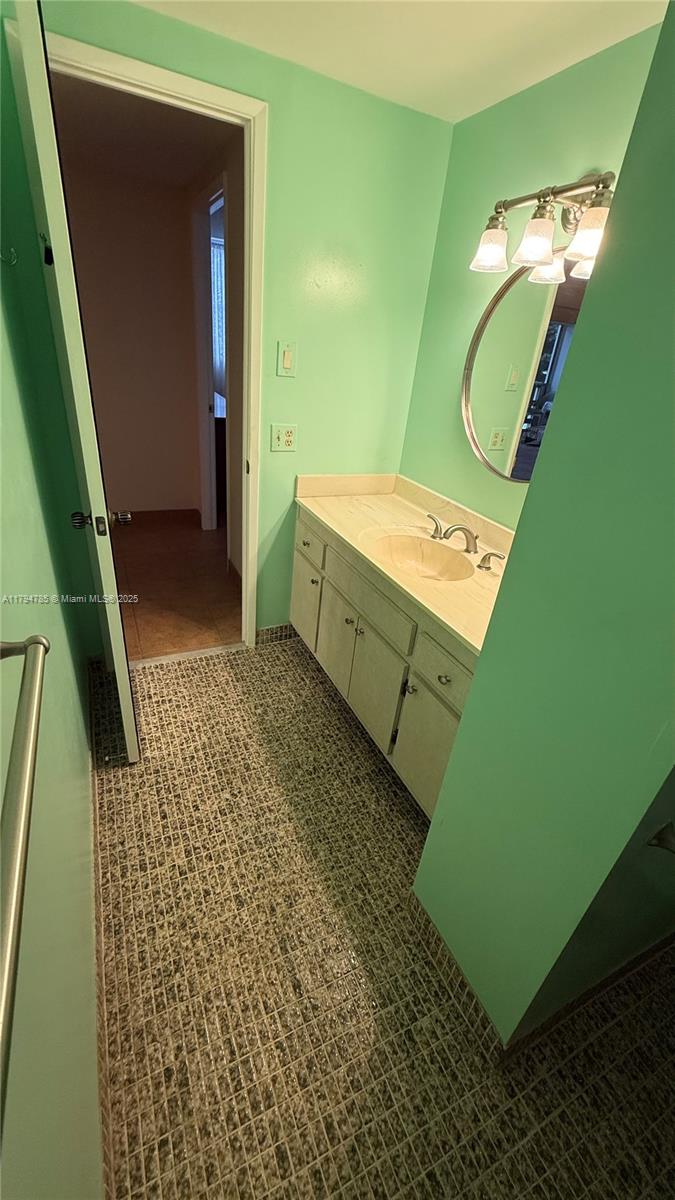 HILLCREST EAST NO 23 COND - Residential