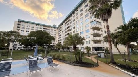 4330 Hillcrest Dr 214 Hollywood FL 33021