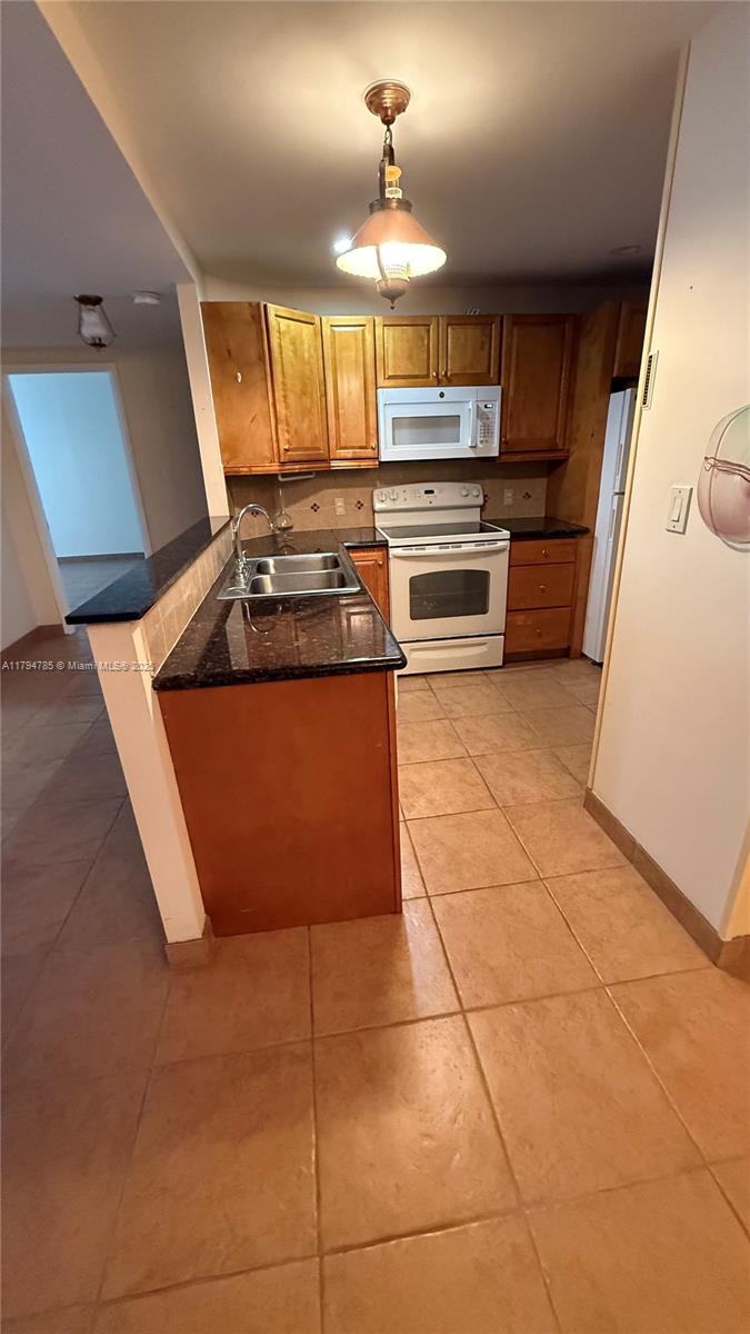 HILLCREST EAST NO 23 COND - Residential