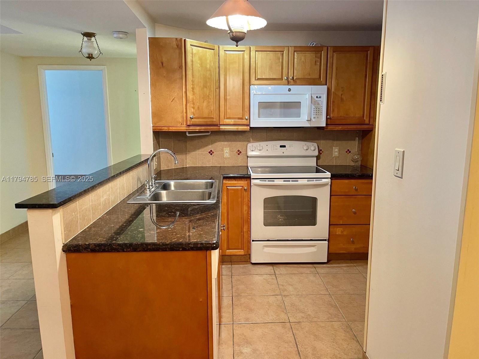 HILLCREST EAST NO 23 COND - Residential