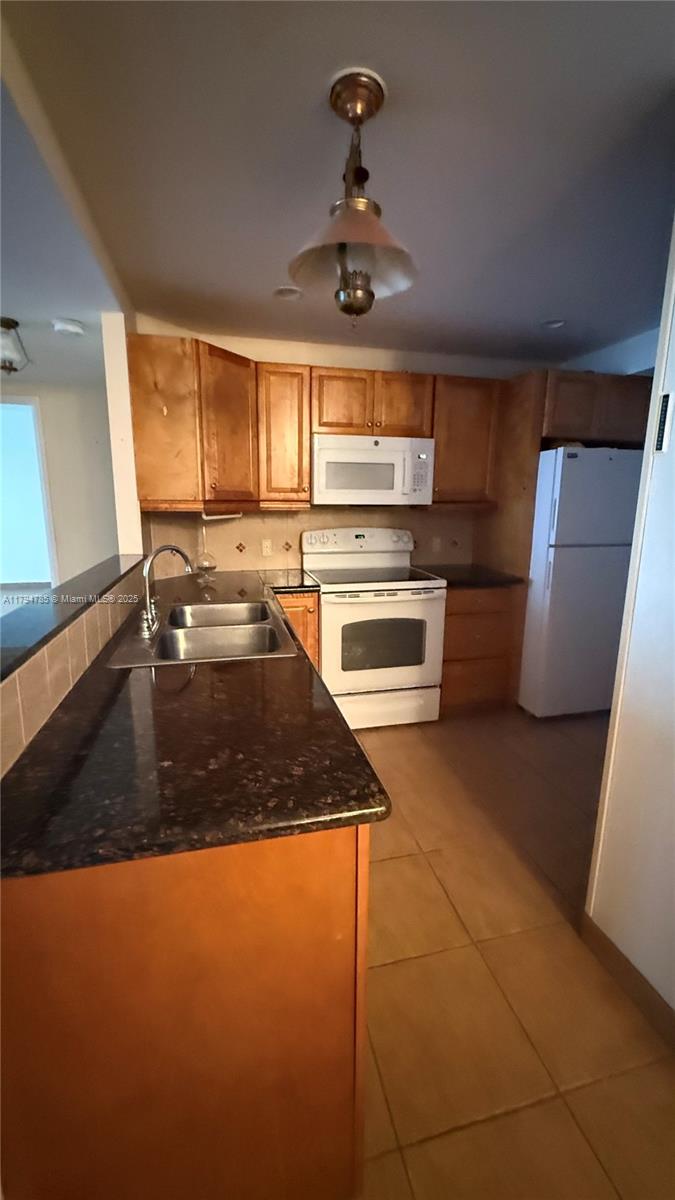 HILLCREST EAST NO 23 COND - Residential