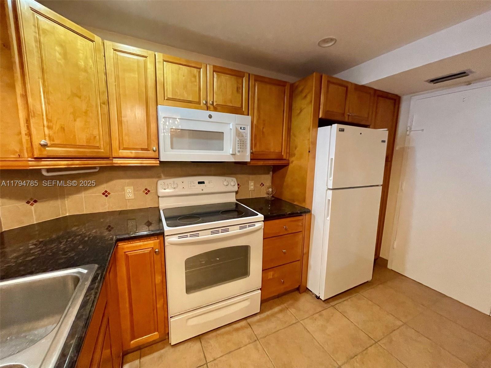 HILLCREST EAST NO 23 COND - Residential