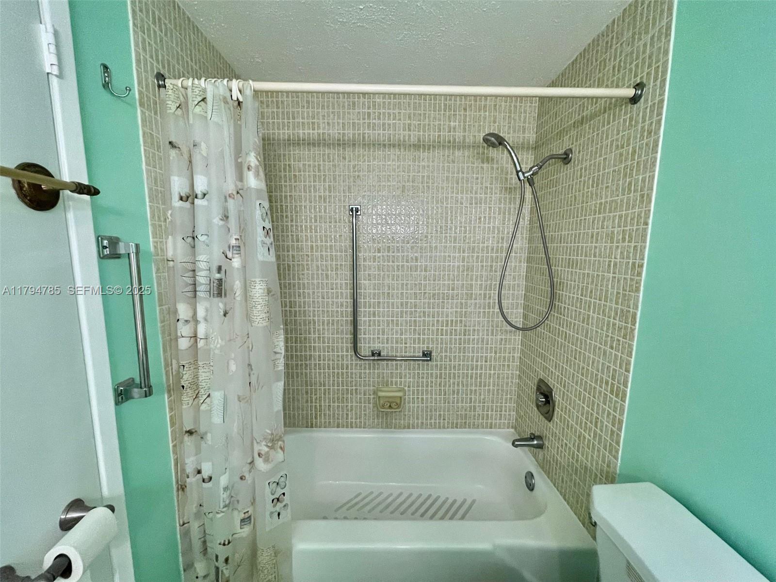 HILLCREST EAST NO 23 COND - Residential