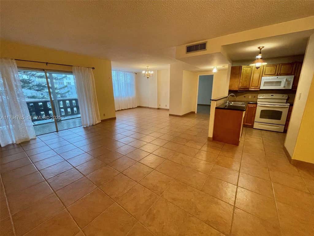 Photo of 4330 Hillcrest Dr #214, Hollywood, FL 33021 (MLS # A11794785)