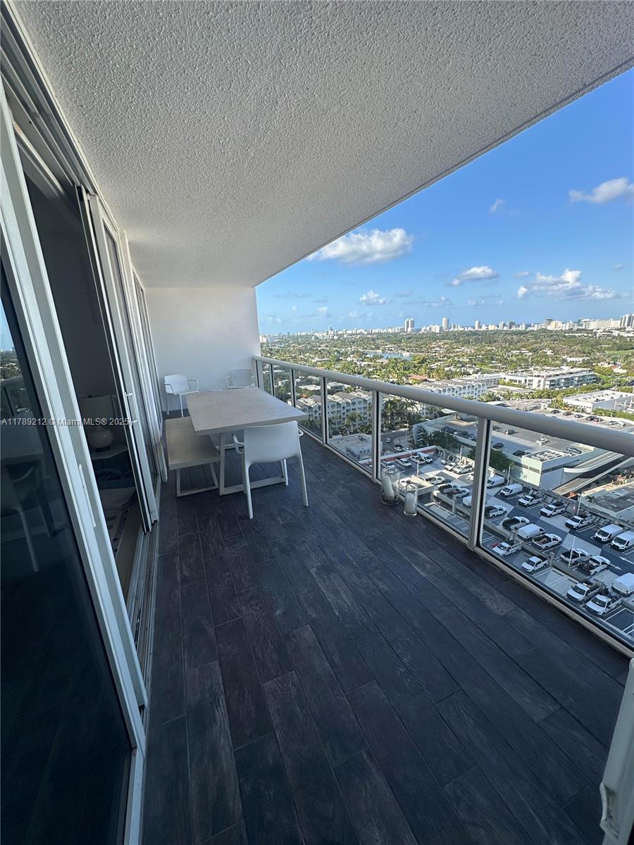 SUNSET HARBOUR SOUTH COND - Residential
