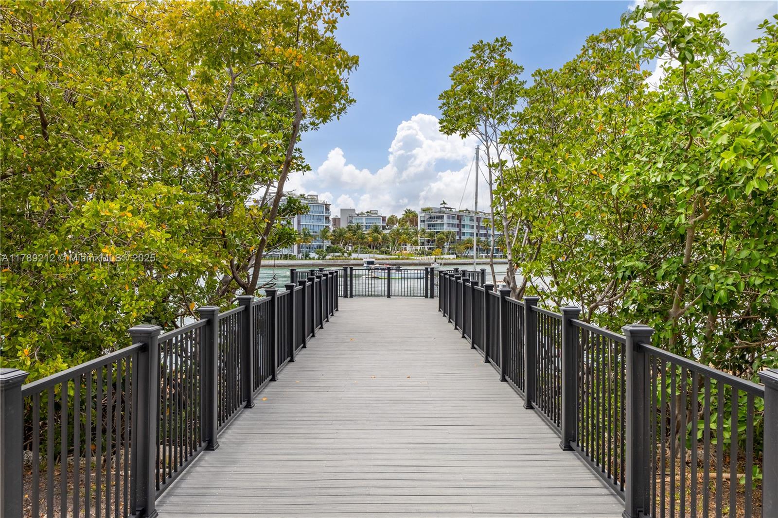 SUNSET HARBOUR SOUTH COND - Residential