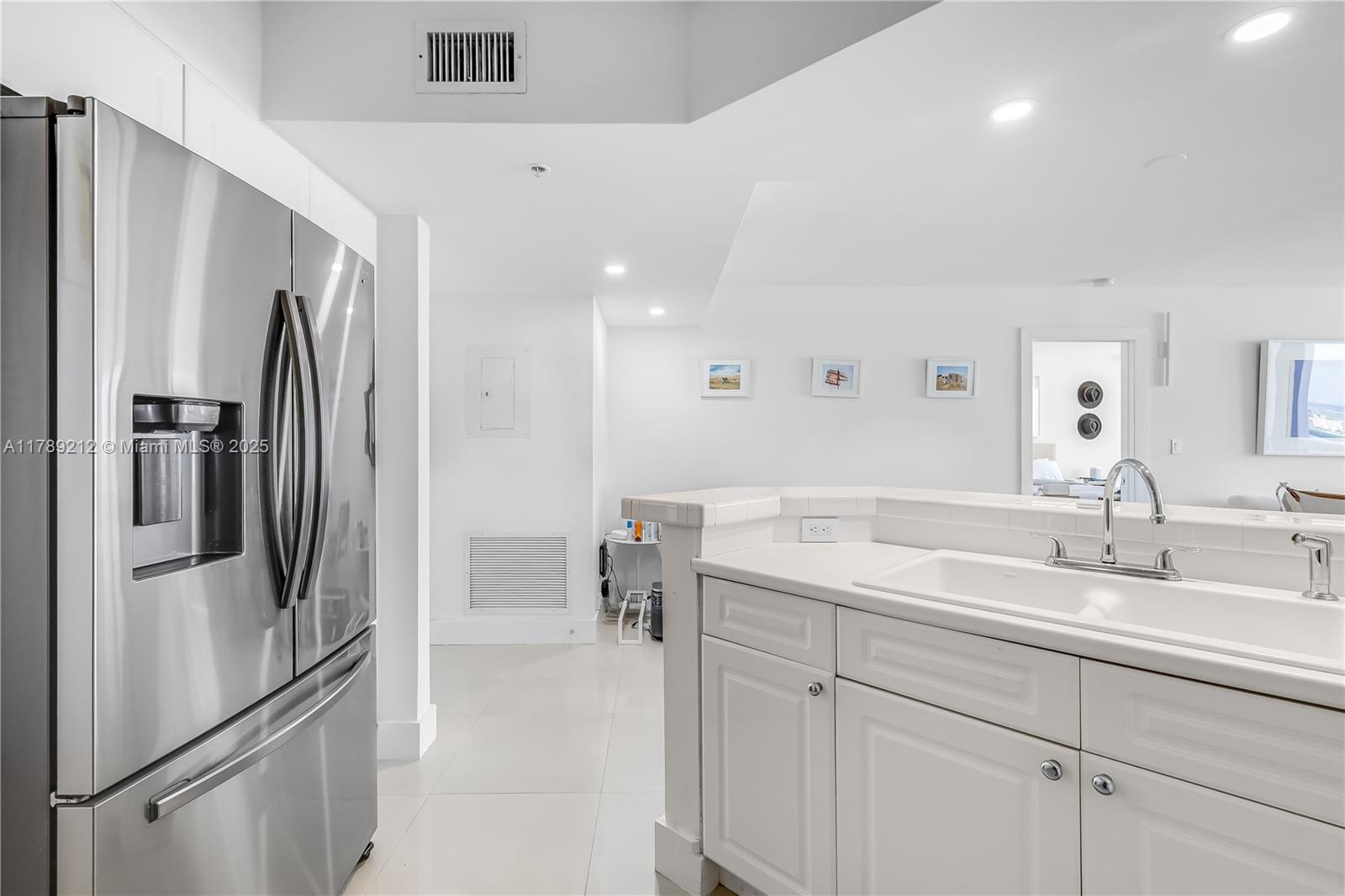 SUNSET HARBOUR SOUTH COND - Residential