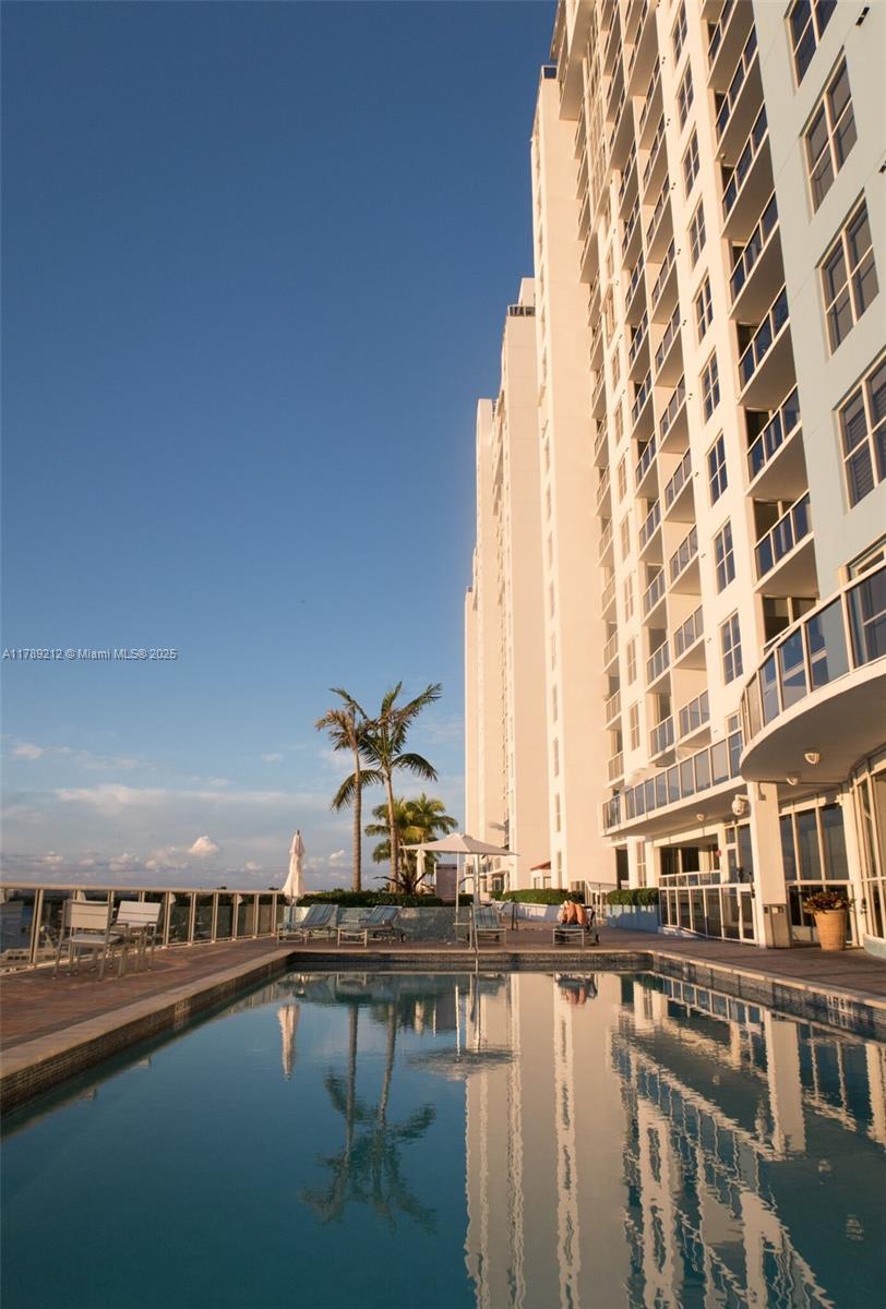 SUNSET HARBOUR SOUTH COND - Residential