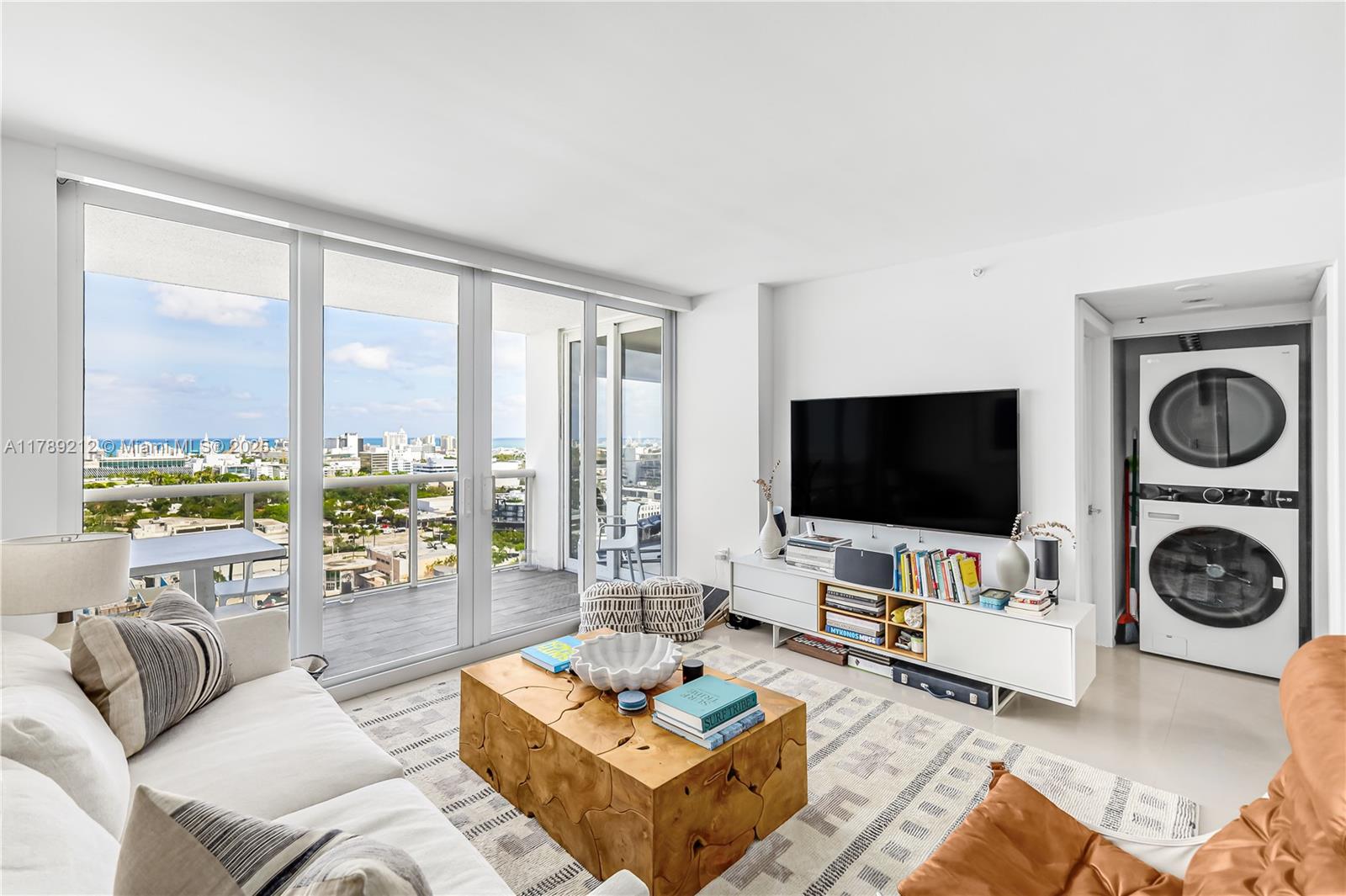 SUNSET HARBOUR SOUTH COND - Residential