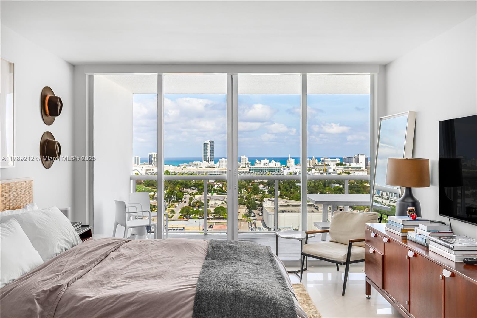 SUNSET HARBOUR SOUTH COND - Residential