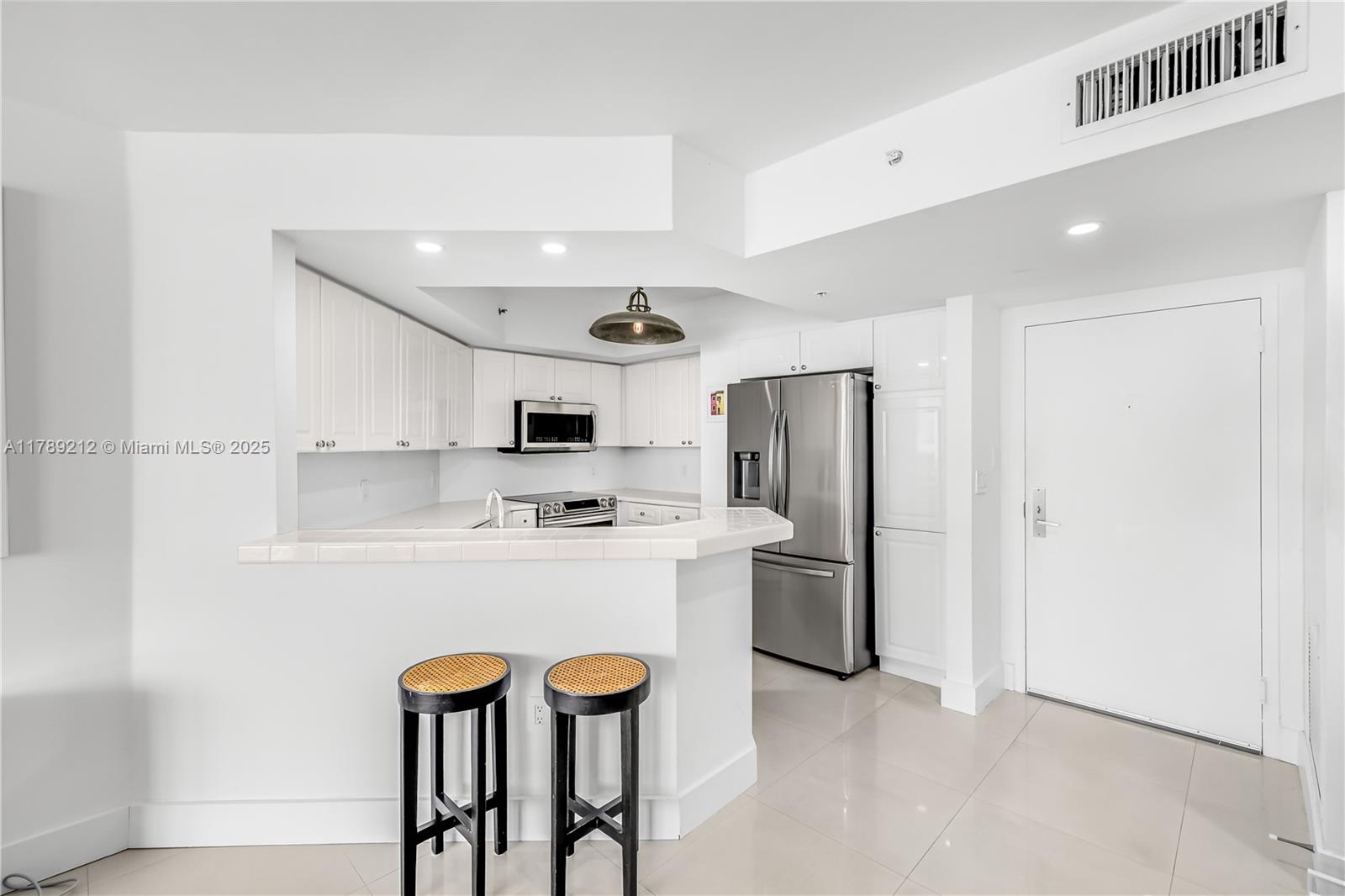 SUNSET HARBOUR SOUTH COND - Residential