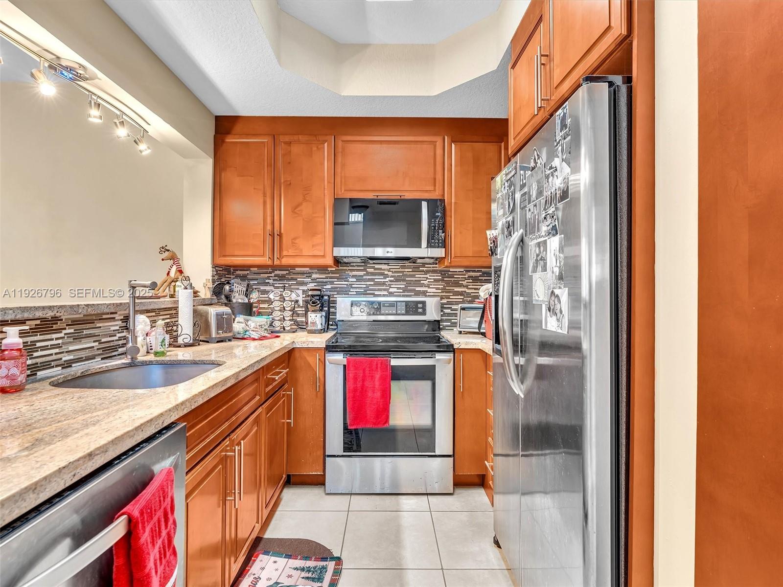 VILLAS AT HARBOR ISLES CO - Residential