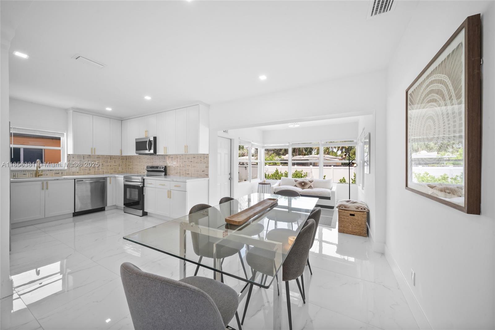 HOLLYWOOD - Residential Lease