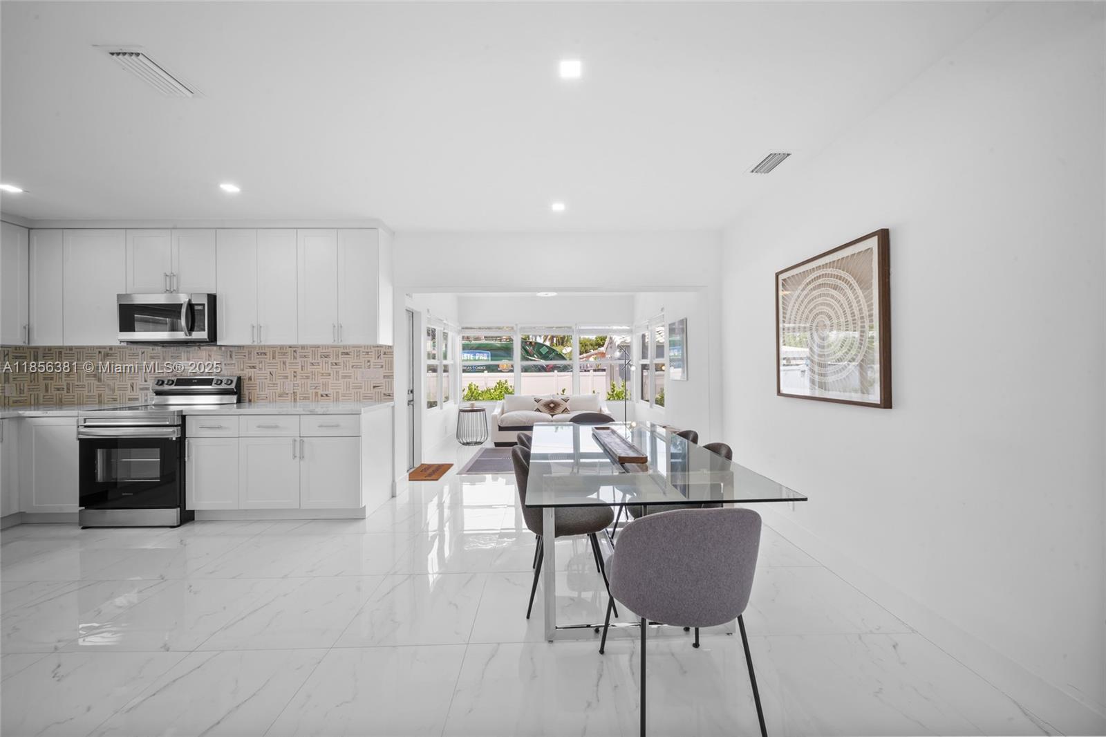 HOLLYWOOD - Residential Lease