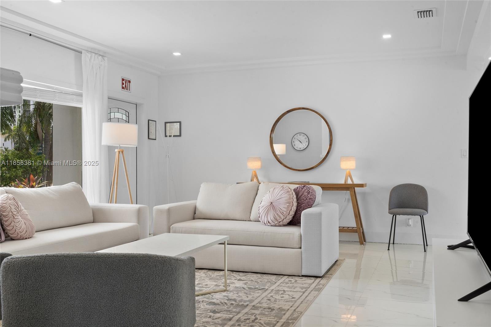 HOLLYWOOD - Residential Lease