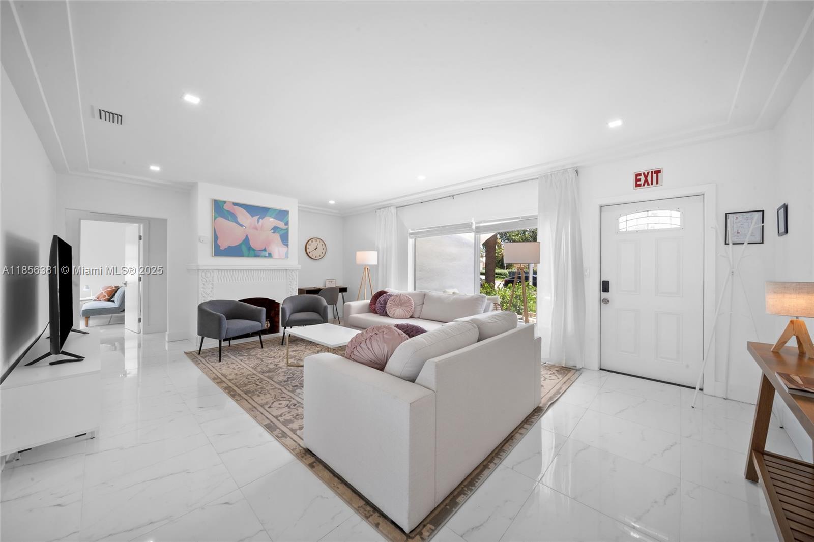 HOLLYWOOD - Residential Lease