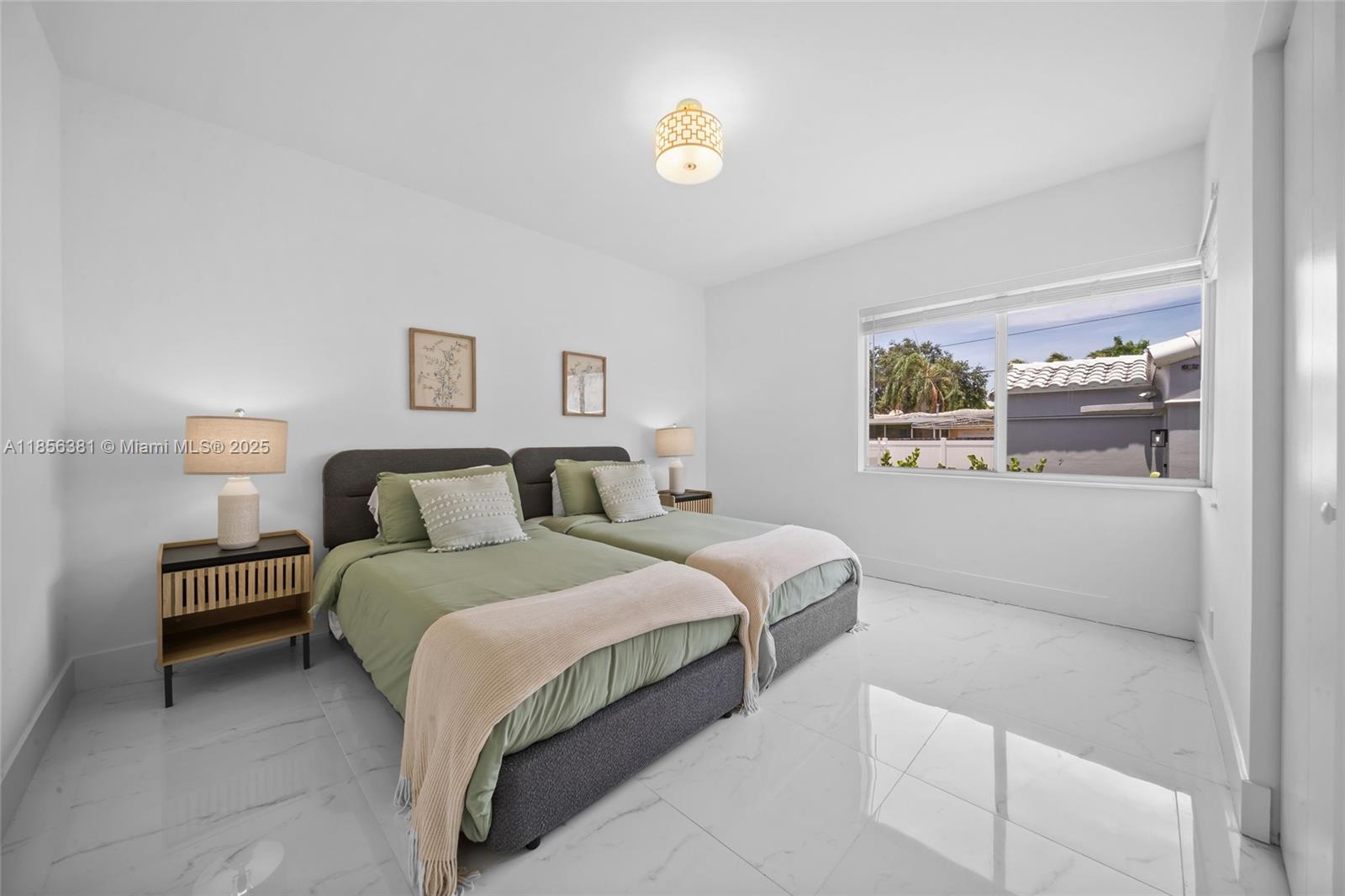 HOLLYWOOD - Residential Lease