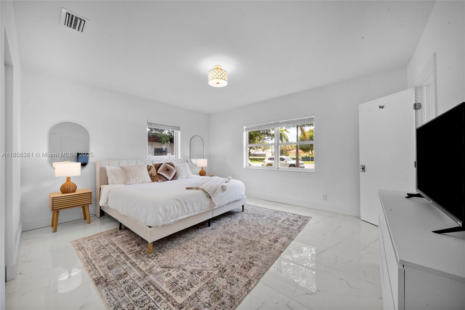 HOLLYWOOD - Residential Lease