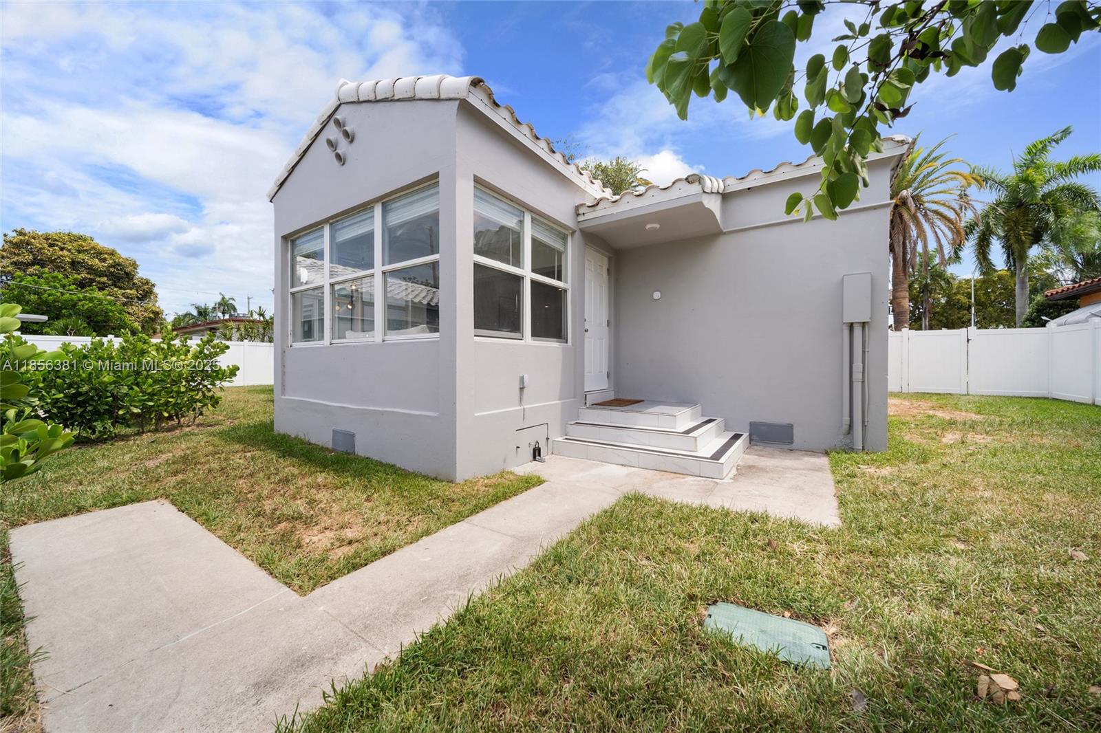 HOLLYWOOD - Residential Lease