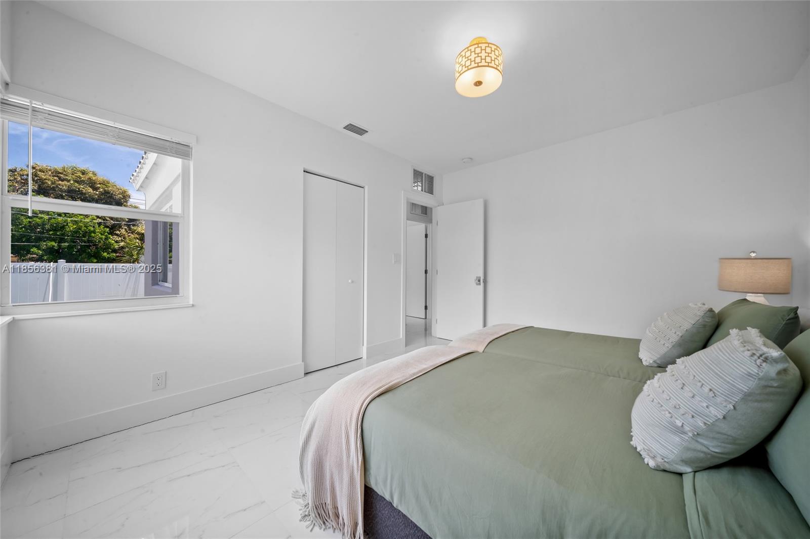 HOLLYWOOD - Residential Lease