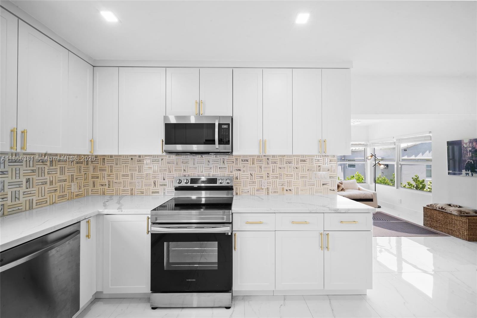 HOLLYWOOD - Residential Lease