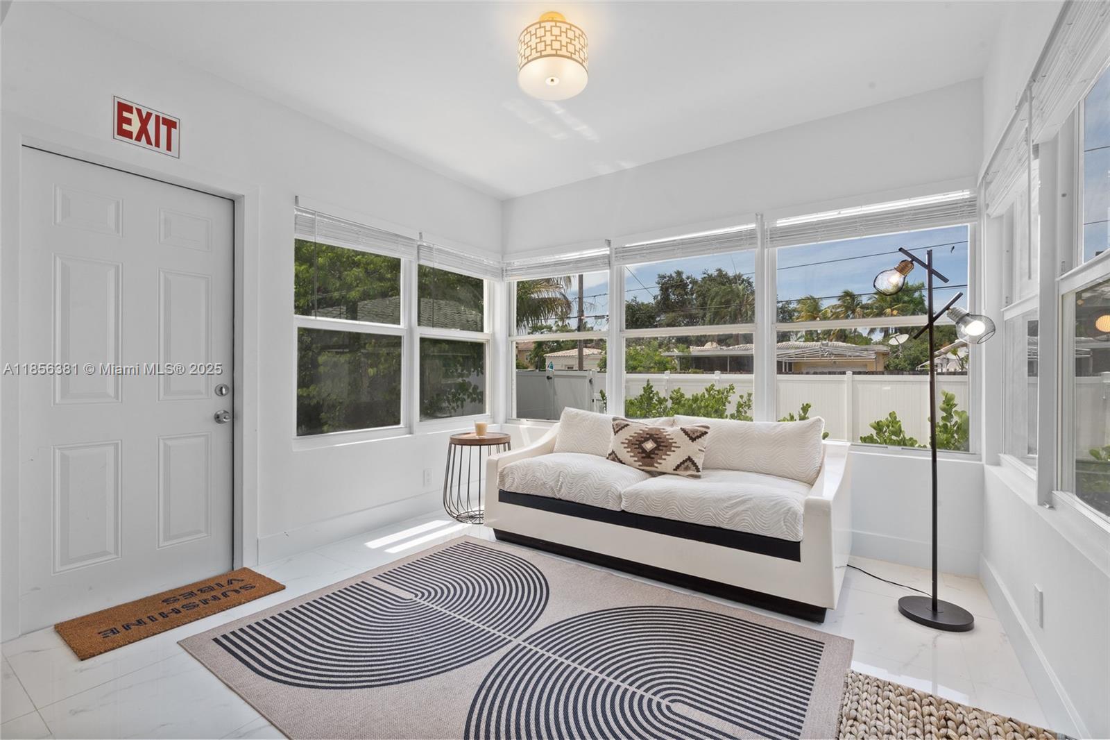 HOLLYWOOD - Residential Lease