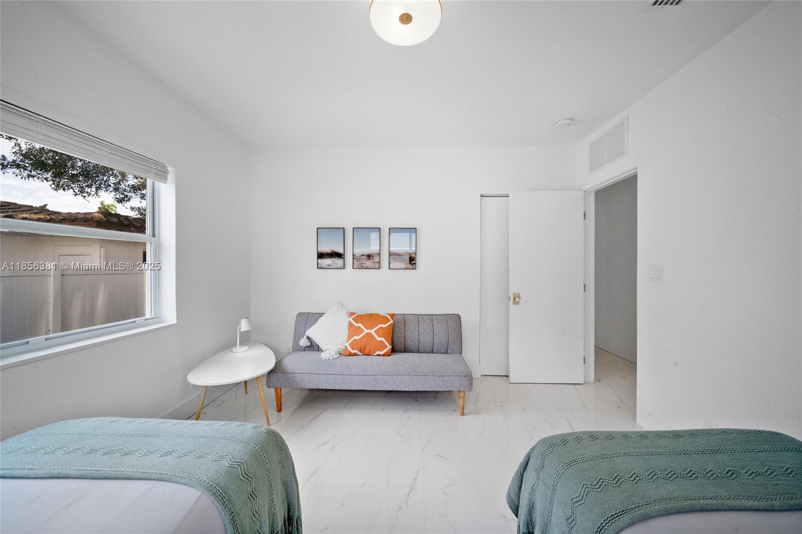 HOLLYWOOD - Residential Lease