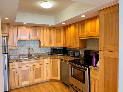 2025 NE 164th St 1015 North Miami Beach FL 33162