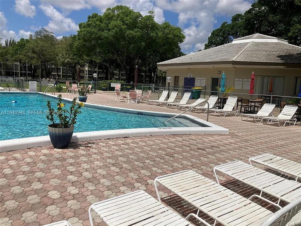 CYPRESS CHASE CONDO NO 1 - Residential