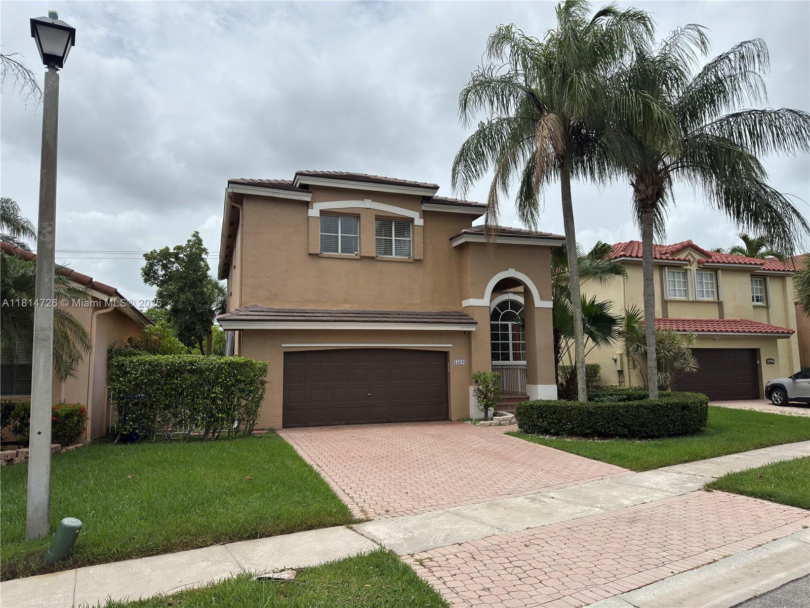 15640 Sw 16th Ct, Pembroke Pines, Miami-Dade County, Florida - 4 Bedrooms  
3 Bathrooms - 