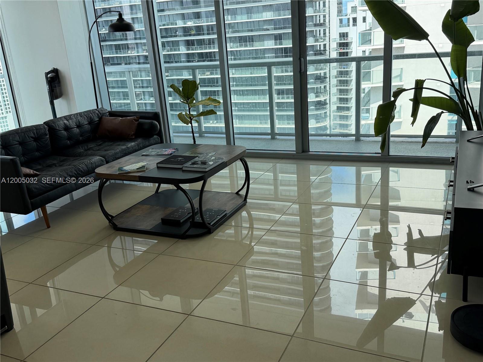 1111 SW 1st Ave LPH3820-