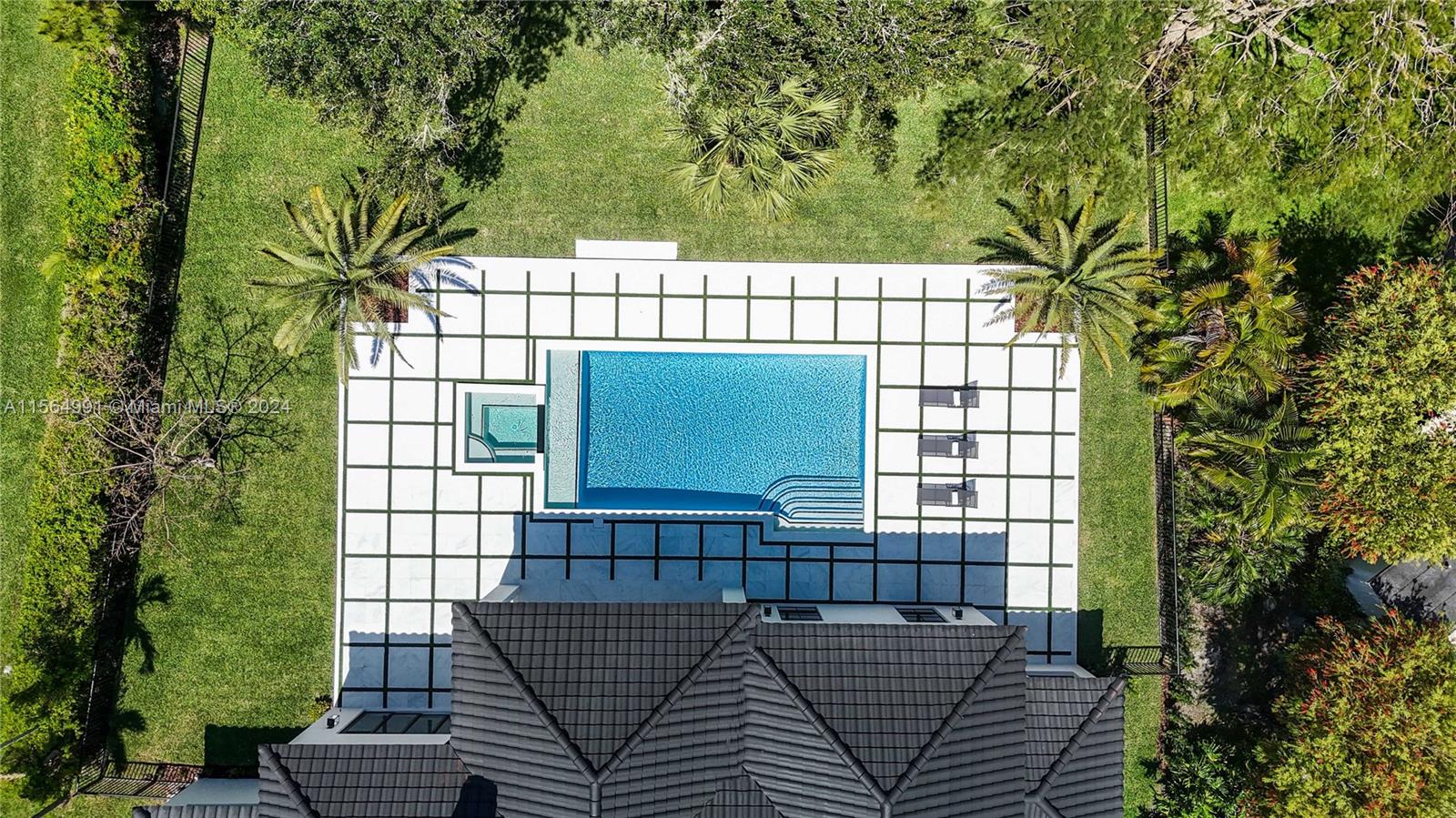 BREAKERS WEST - Residential