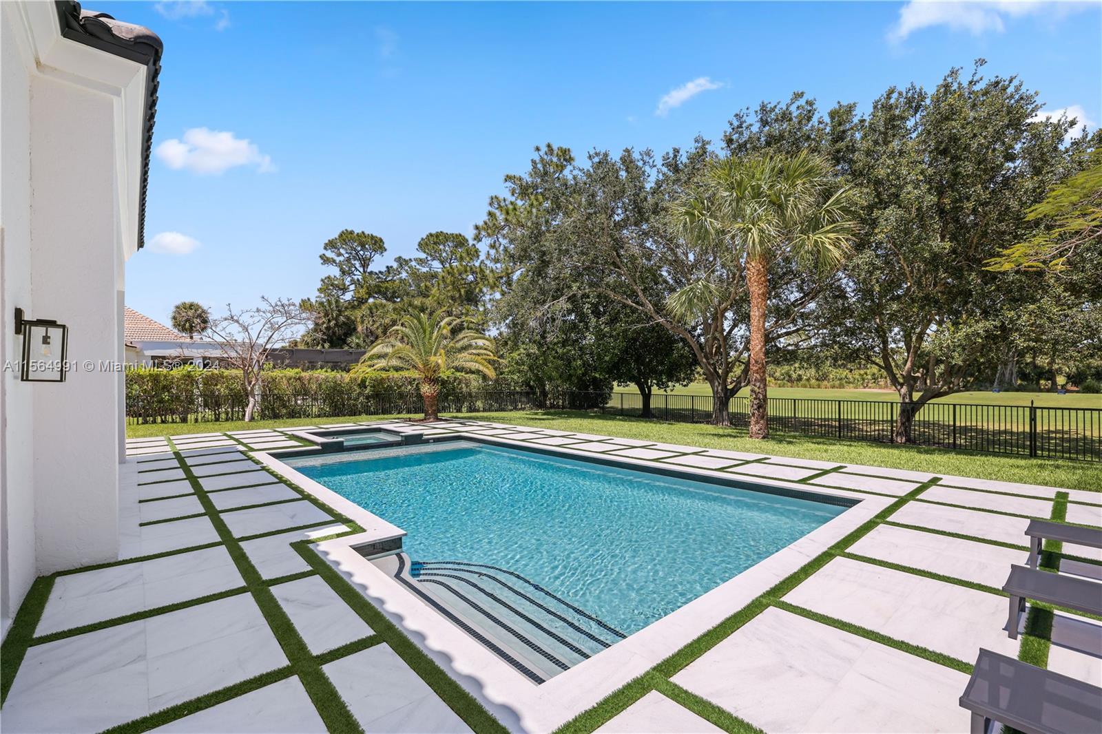 BREAKERS WEST - Residential