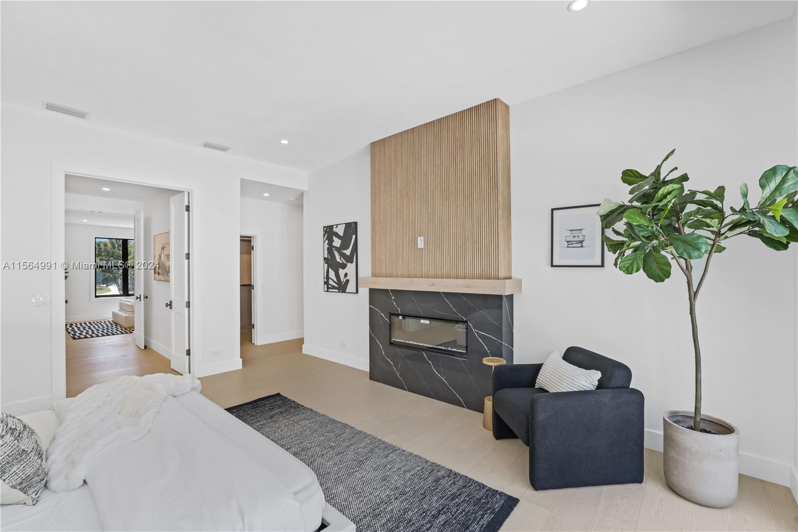 BREAKERS WEST - Residential