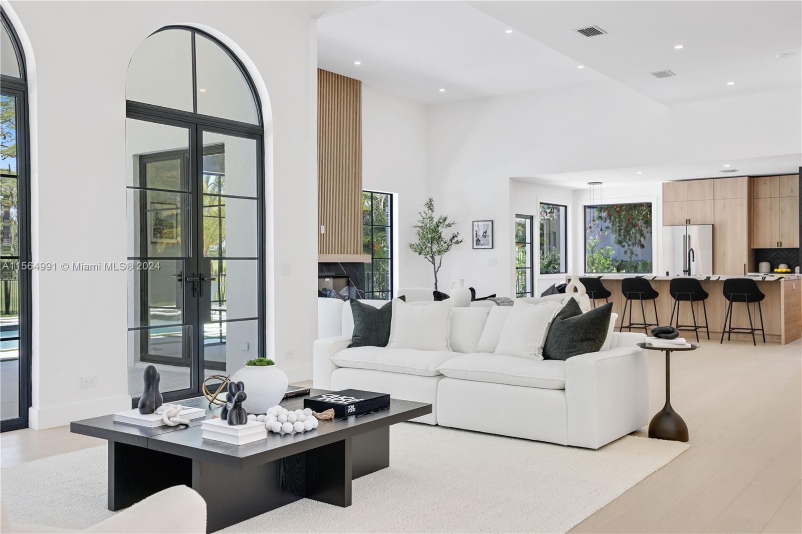 BREAKERS WEST - Residential