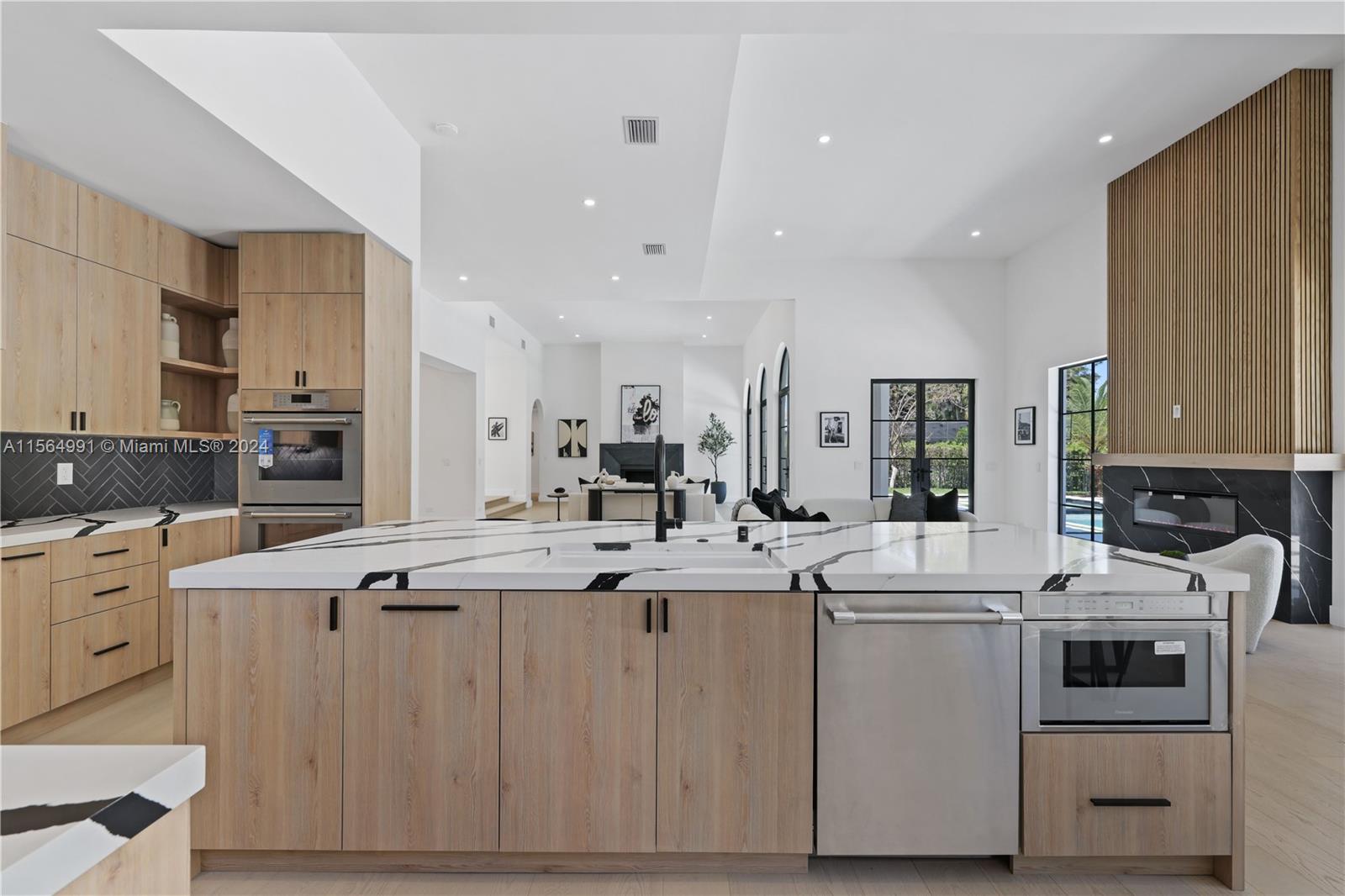 BREAKERS WEST - Residential