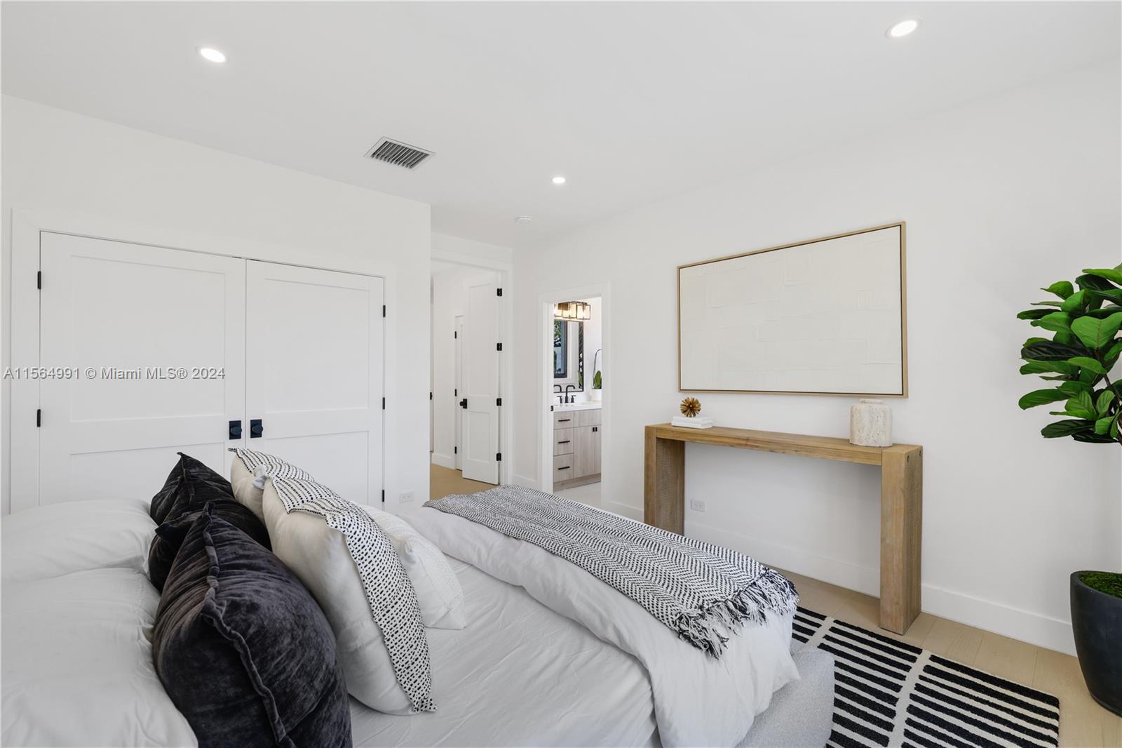 BREAKERS WEST - Residential