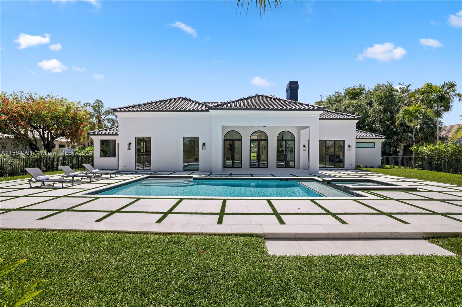 BREAKERS WEST - Residential