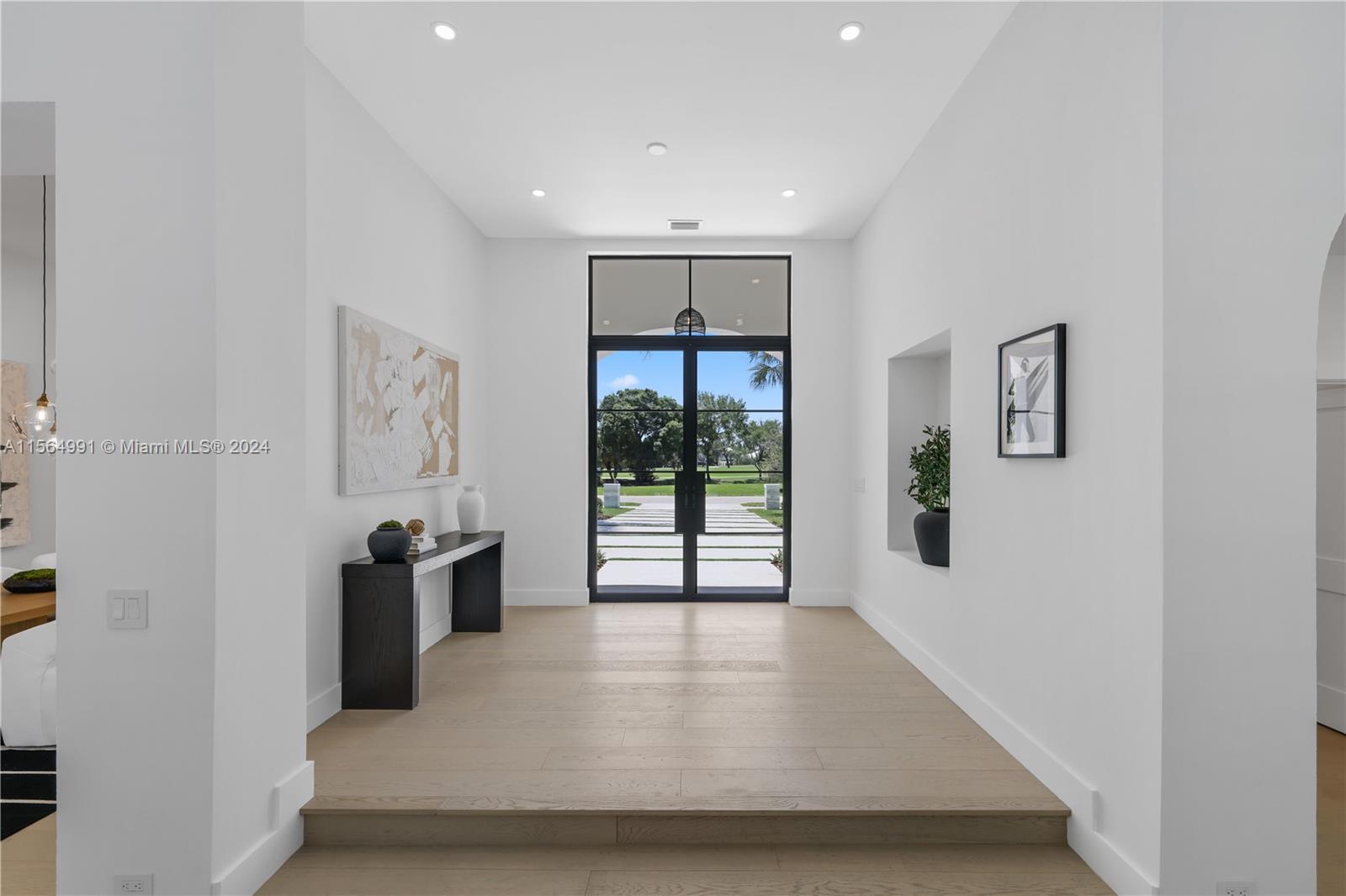 BREAKERS WEST - Residential