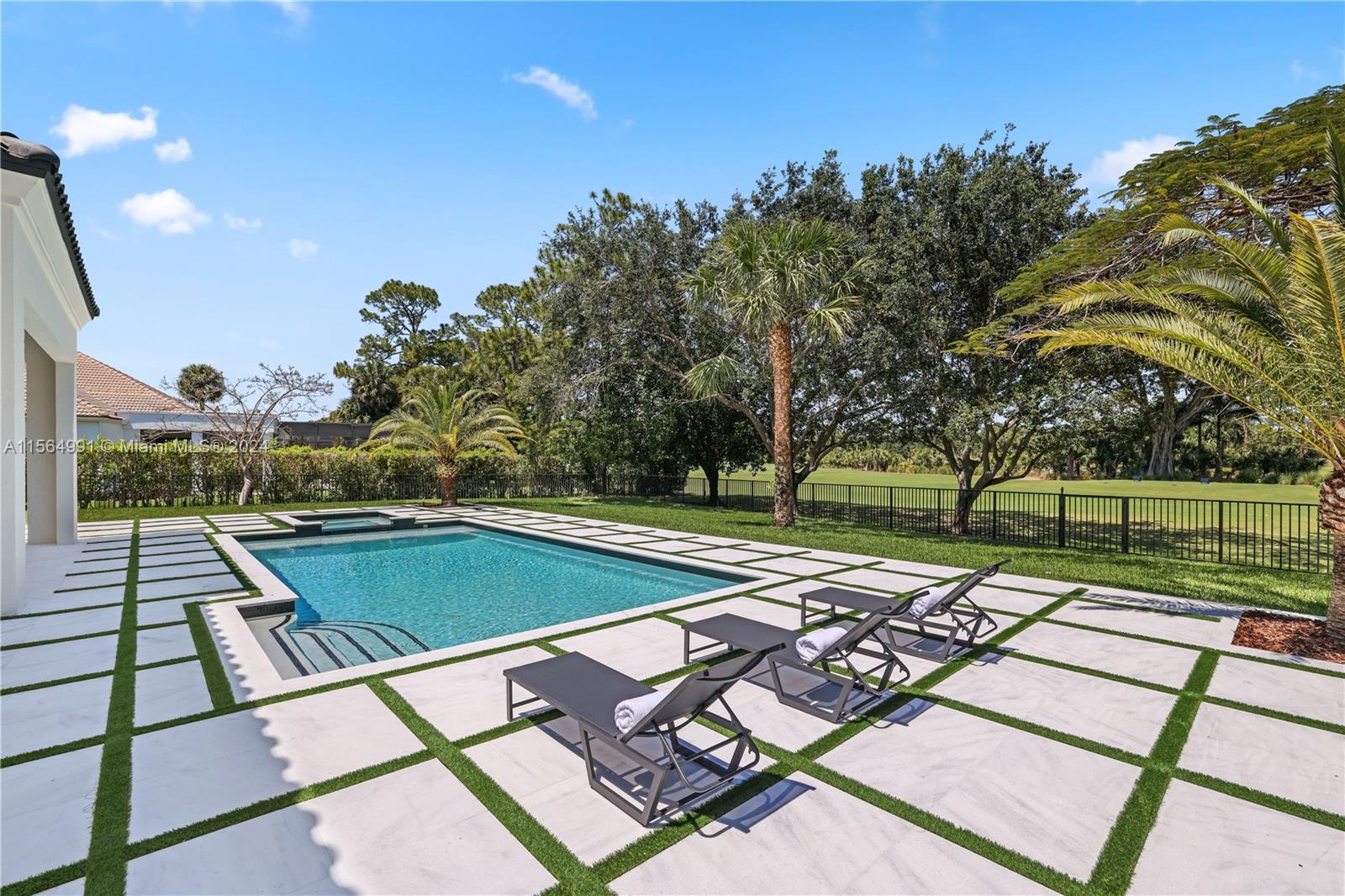 BREAKERS WEST - Residential