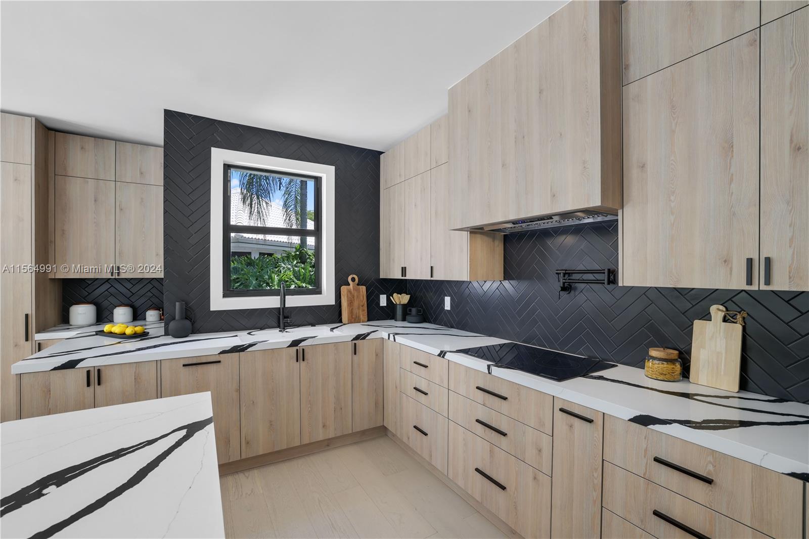 BREAKERS WEST - Residential