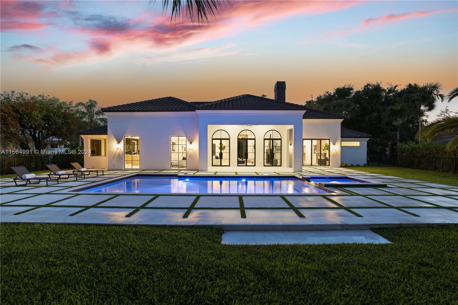 BREAKERS WEST - Residential