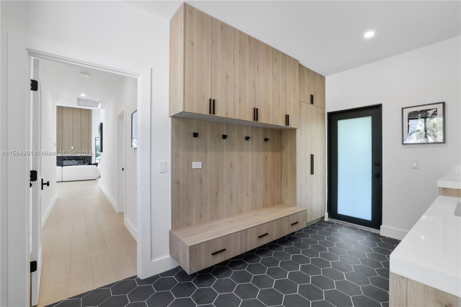 BREAKERS WEST - Residential