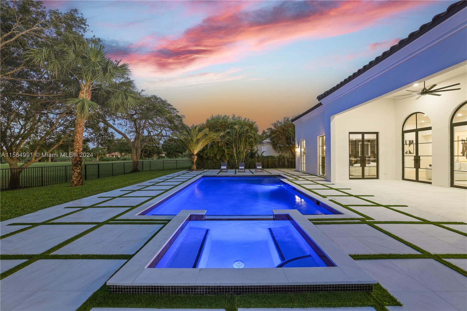 BREAKERS WEST - Residential