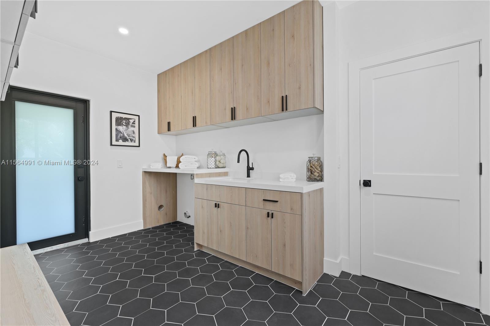 BREAKERS WEST - Residential